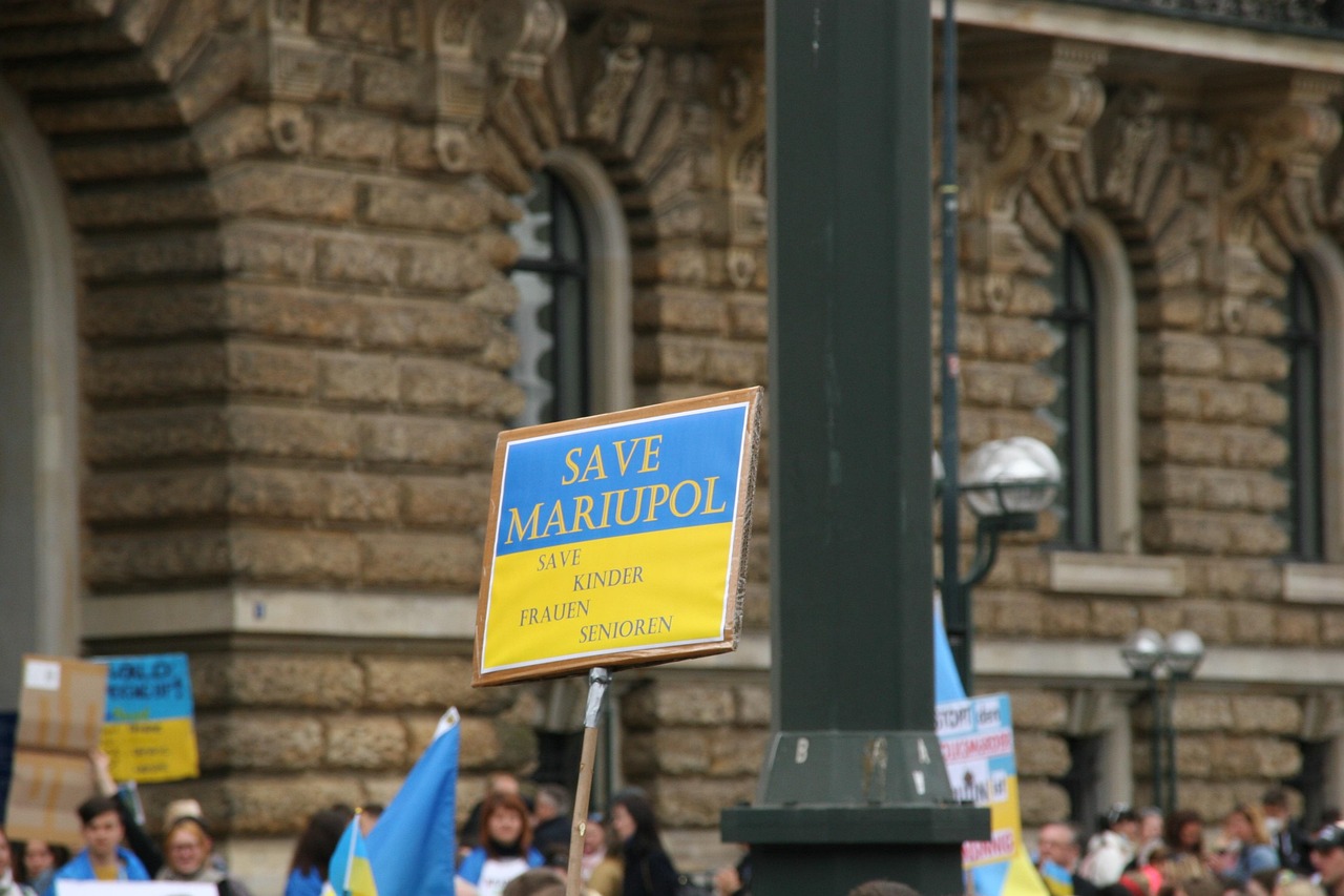 Russian Fuel Crisis Deepens: Ukraine Strikes Exacerbate AI-95 Shortages Amid Refinery Maintenance