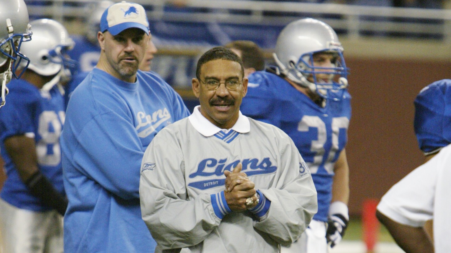 Sherman Lewis: Tactical Architect of the West Coast Offense and NFL Dynasty Strategist, Dies at 81