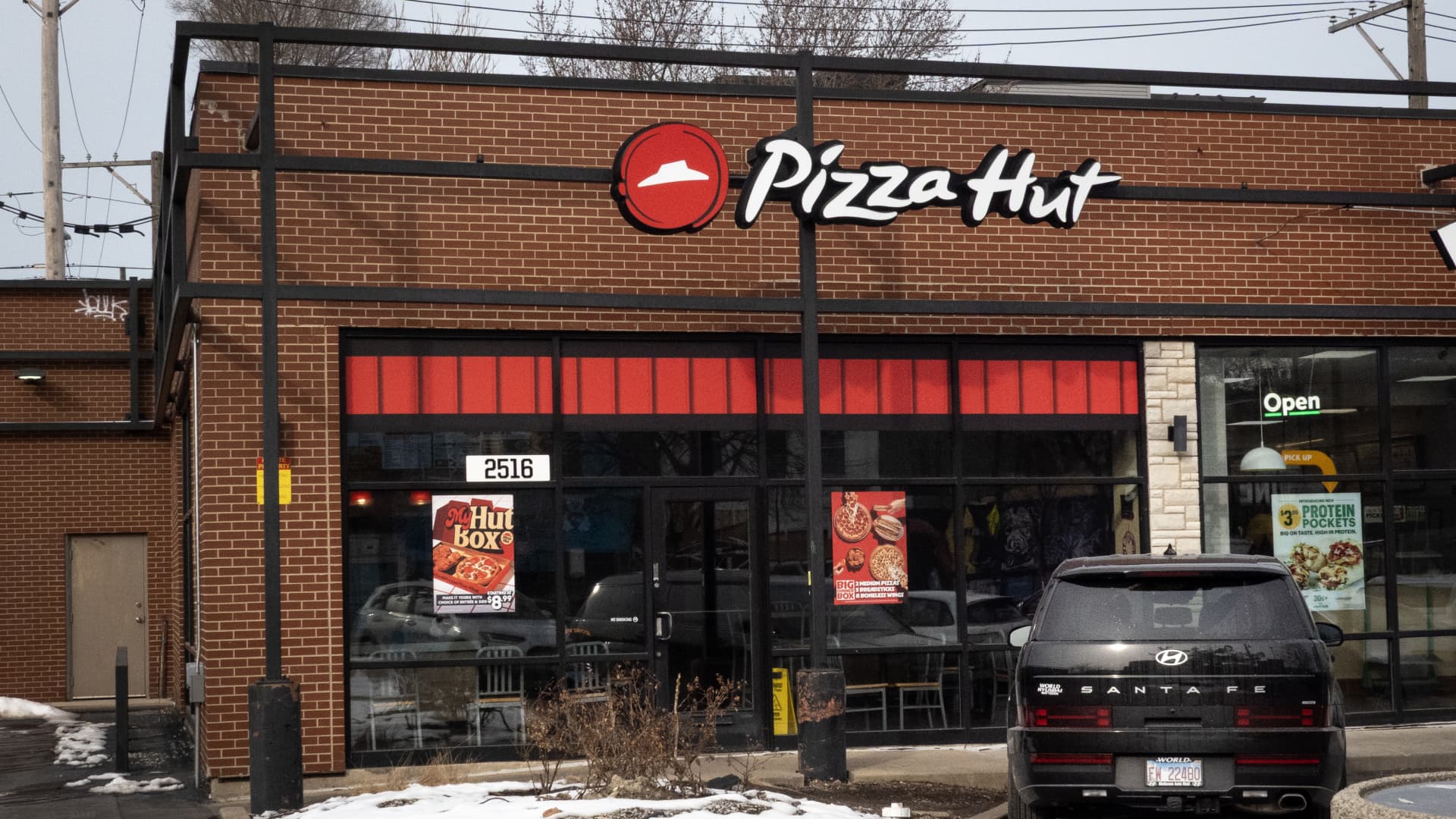 Yum Brands to Divest Pizza Hut in $2.7 Billion Dual-Transaction Carve-Out