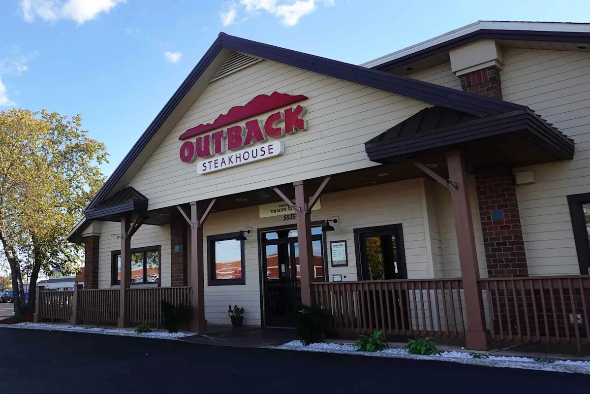 Outback Steakhouse Faces $1.5M Slip-and-Fall Federal Lawsuit