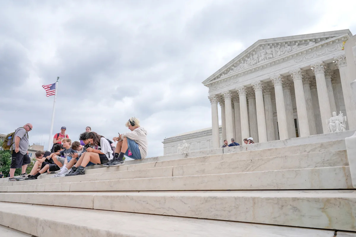 Supreme Court Upholds Border Parole Authority for Green Card Holders with Pending Charges