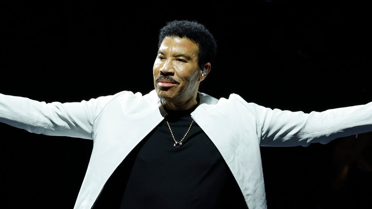 Lionel Richie Tour Disruption: Analyzing Strategic Industry Ramifications