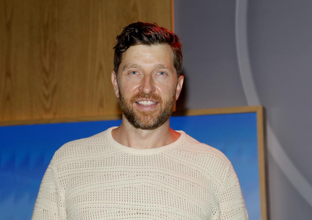 Brett Eldredge's Marriage Announcement: A Paradigm Shift in Artist Privacy