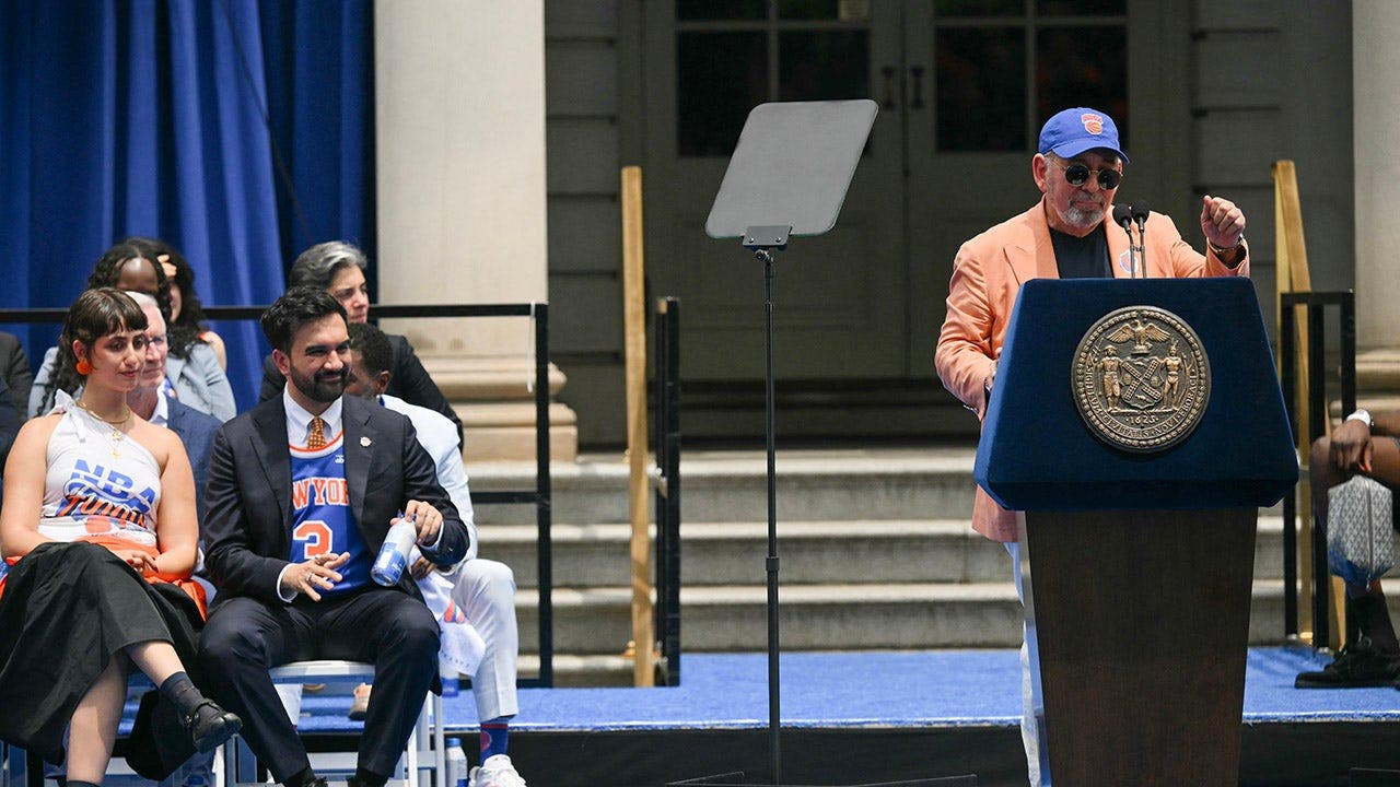 Institutional Friction: Dolan-Mamdani Standoff at Knicks Championship Ceremony