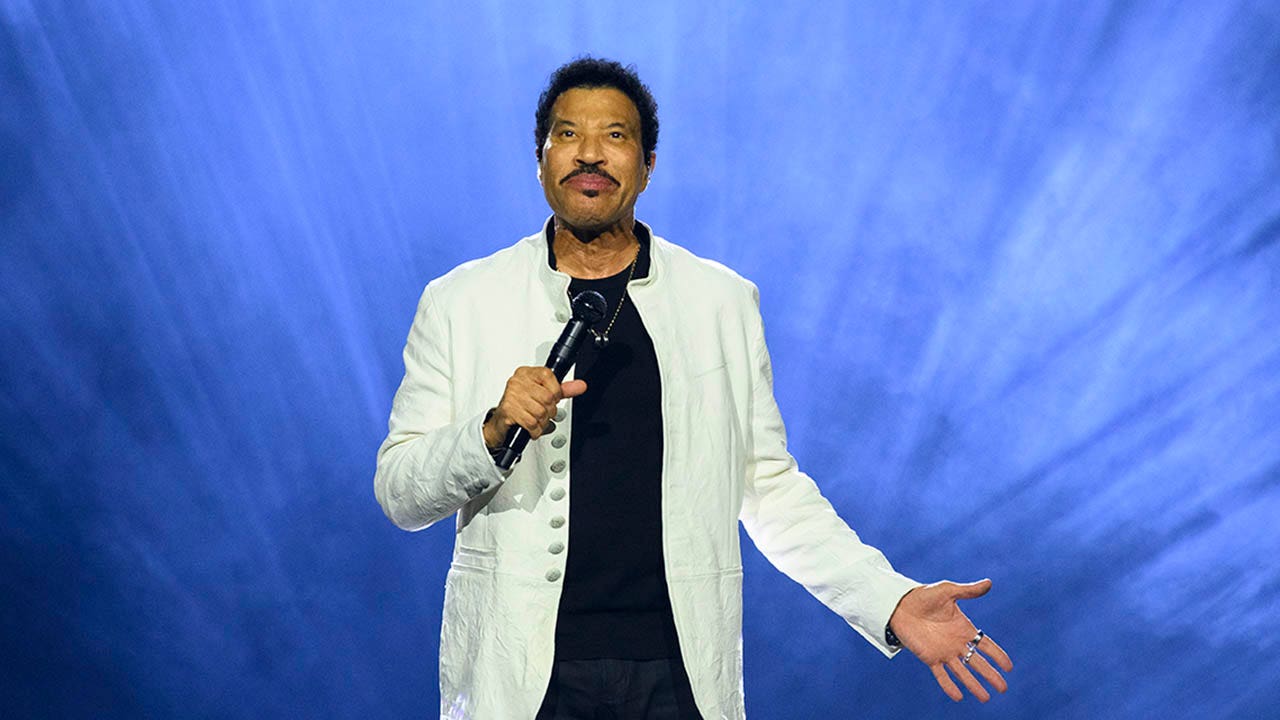 Lionel Richie Tour Disruption: Analyzing Strategic Industry Ramifications