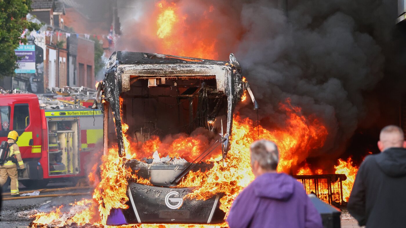 Belfast Erupts: Water Cannons Deployed Amid Anti-Immigrant Unrest, Operational Gridlock