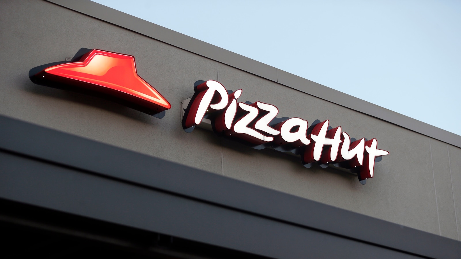 Yum Brands to Divest Pizza Hut in $2.7 Billion Dual-Transaction Carve-Out
