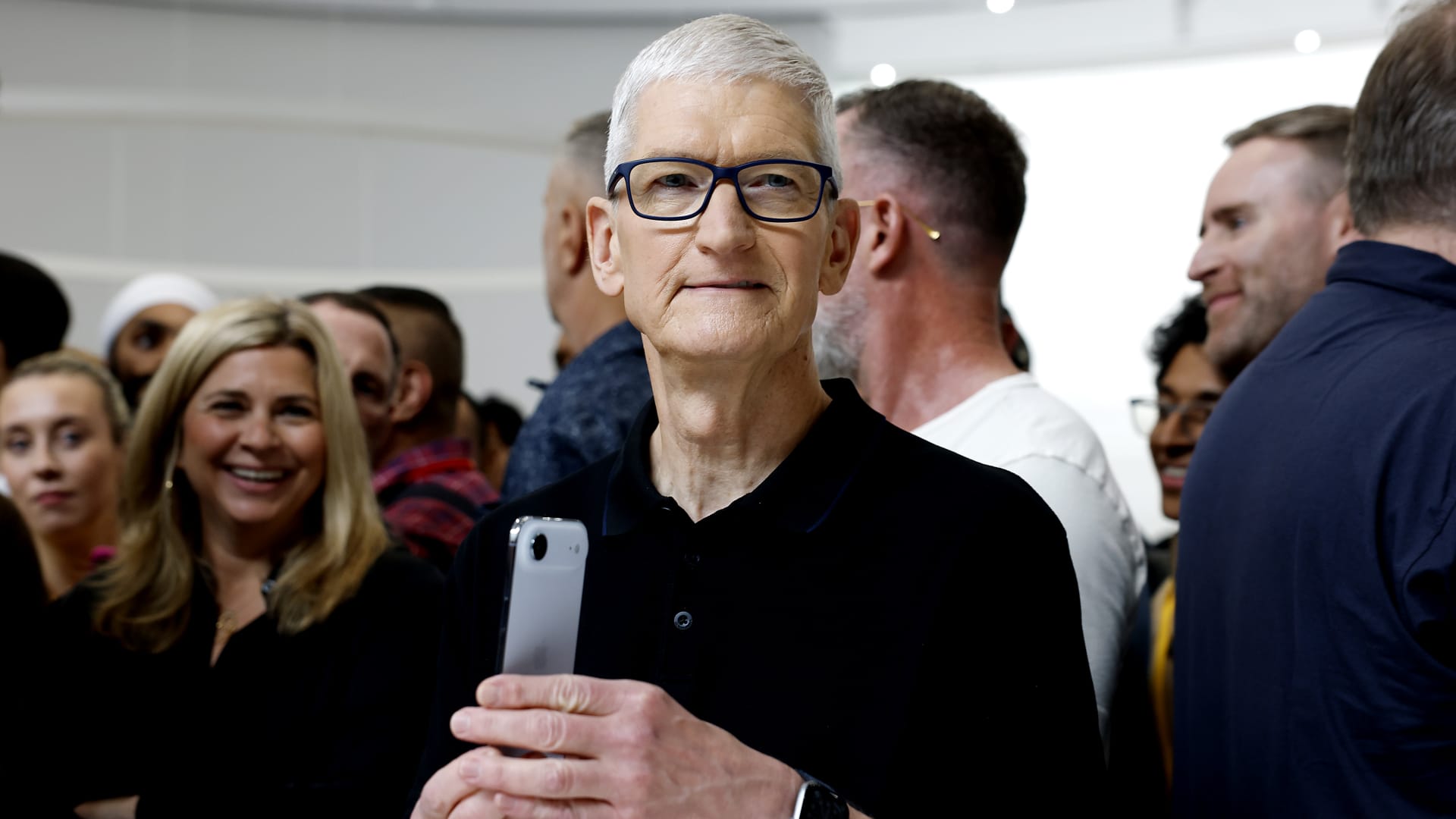 Apple Launches iPhone Leasing Program via Klarna, Shifting to Recurring Revenue Model