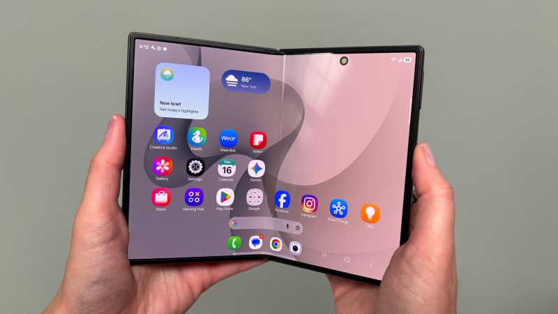 Samsung Launches New Foldables, Preempting Apple's Entry and Strengthening Market Position