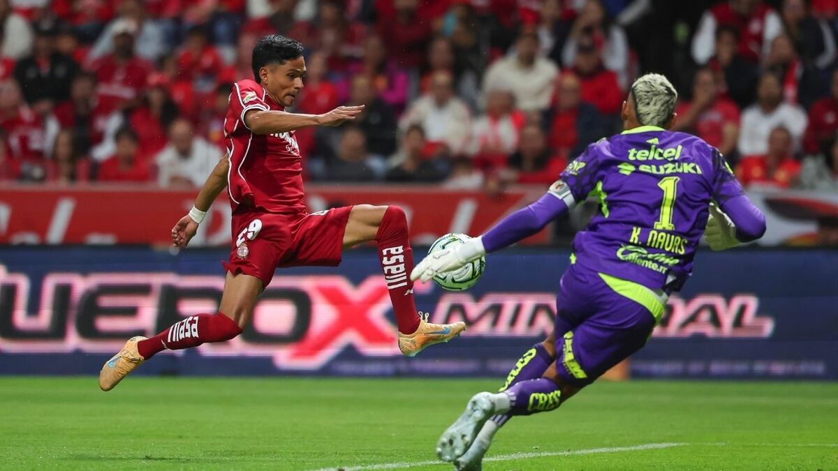 Keylor Navas Error Hands Toluca Opening Goal Against Pumas