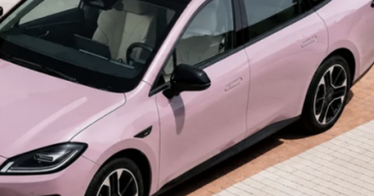 Toyota Sedan Strategy Under Pressure: Crown Cannibalization, EV Influx, and Hybrid Recall