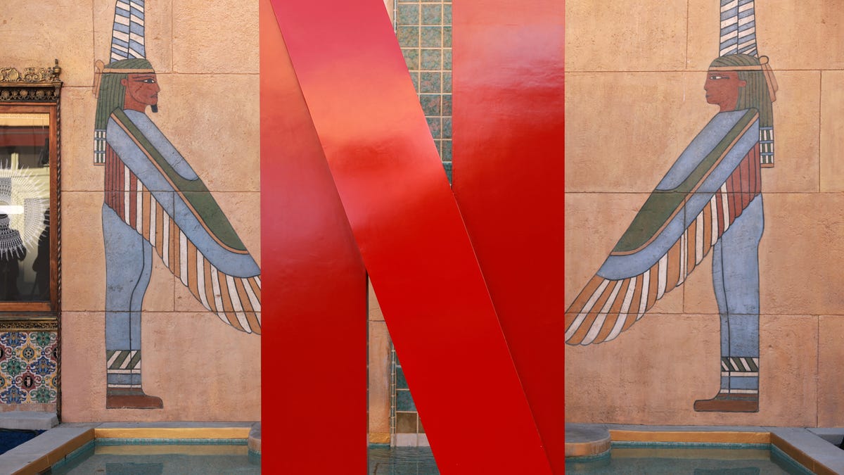 Netflix Stock Plummets to 52-Week Low Amid Service Outage and Valuation Concerns