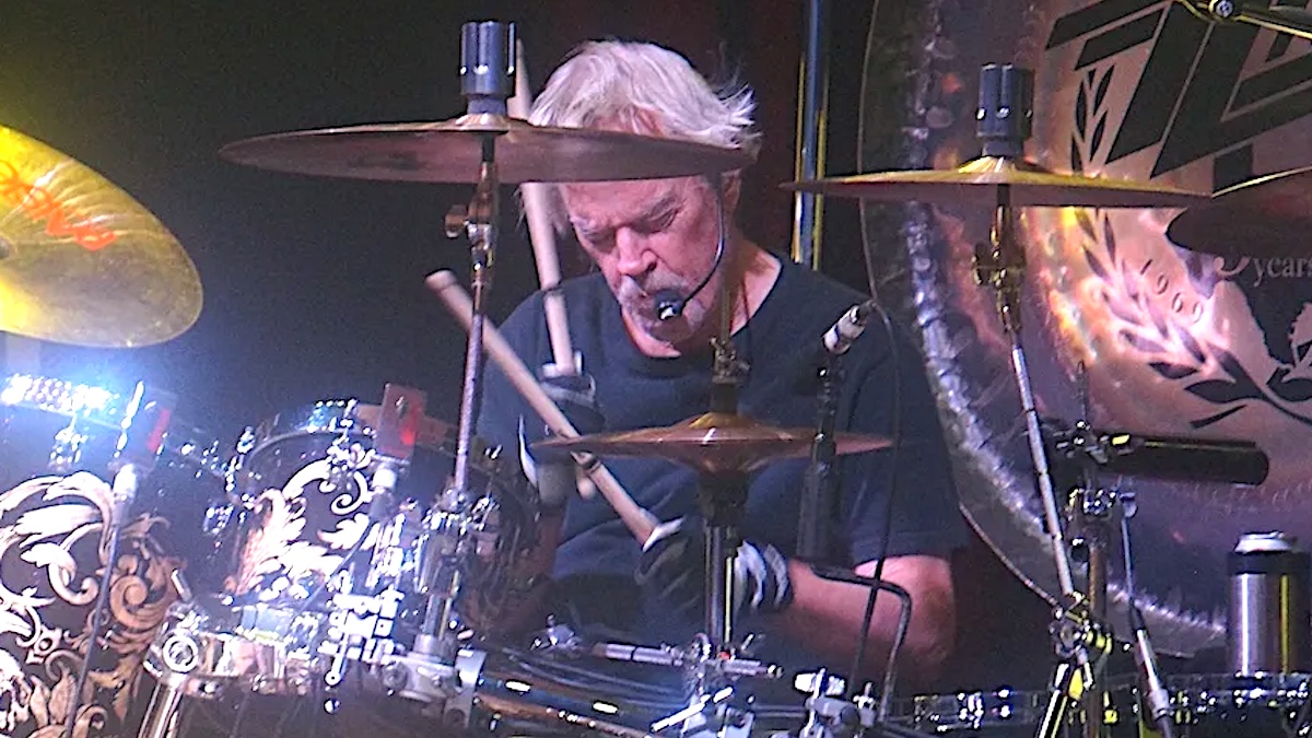 ZZ Top's Strategic Adaptation: Navigating Touring Continuity Amidst Drummer Frank Beard's Health Challenges