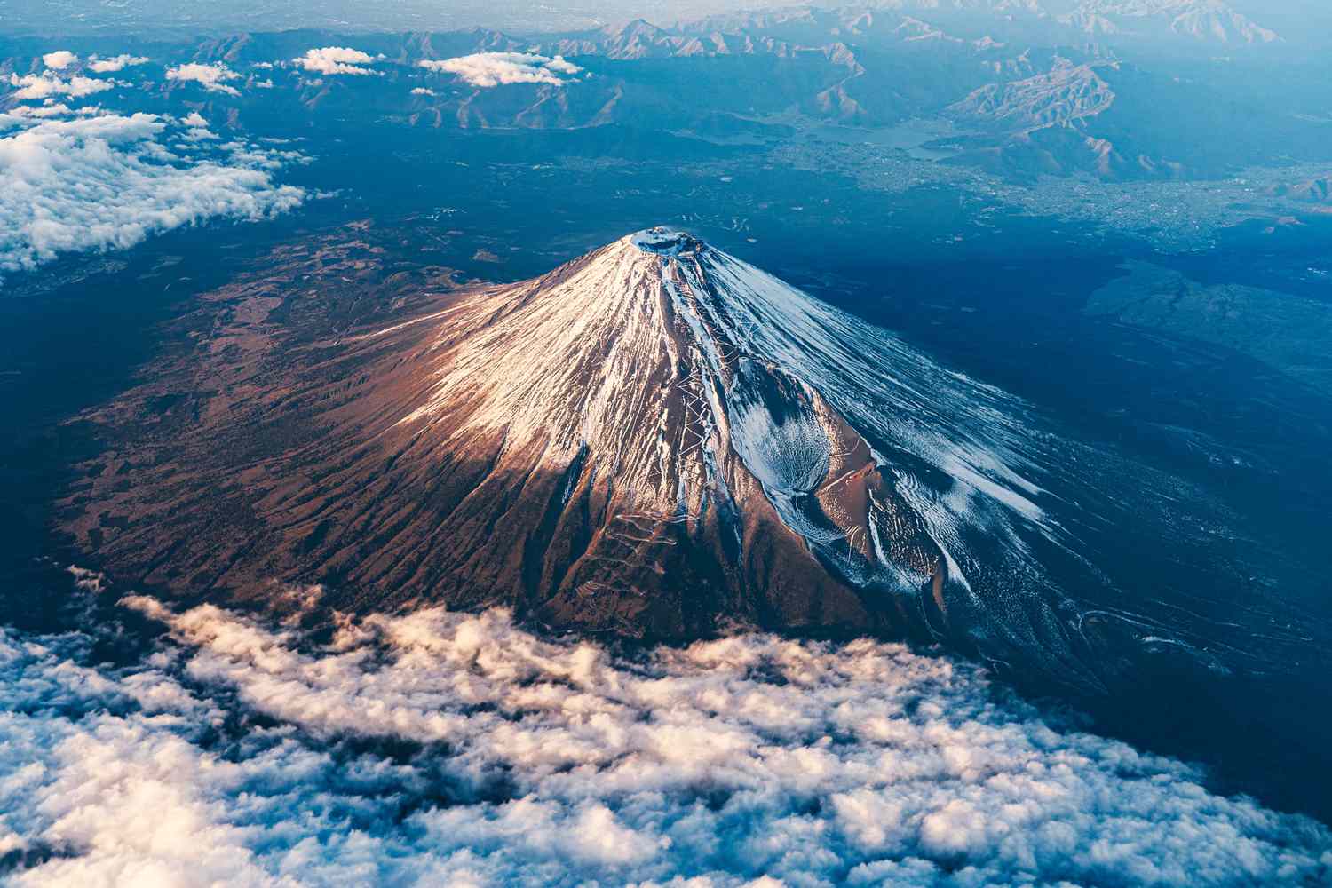 Mount Fuji: Police Intervention Highlights Alpine Child Neglect Risks
