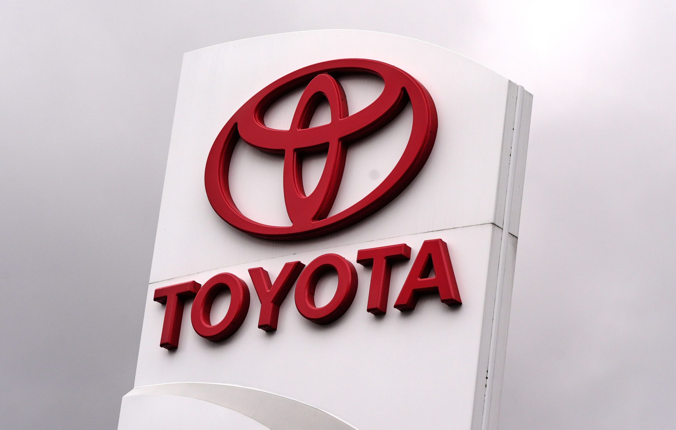 Toyota Sedan Strategy Under Pressure: Crown Cannibalization, EV Influx, and Hybrid Recall