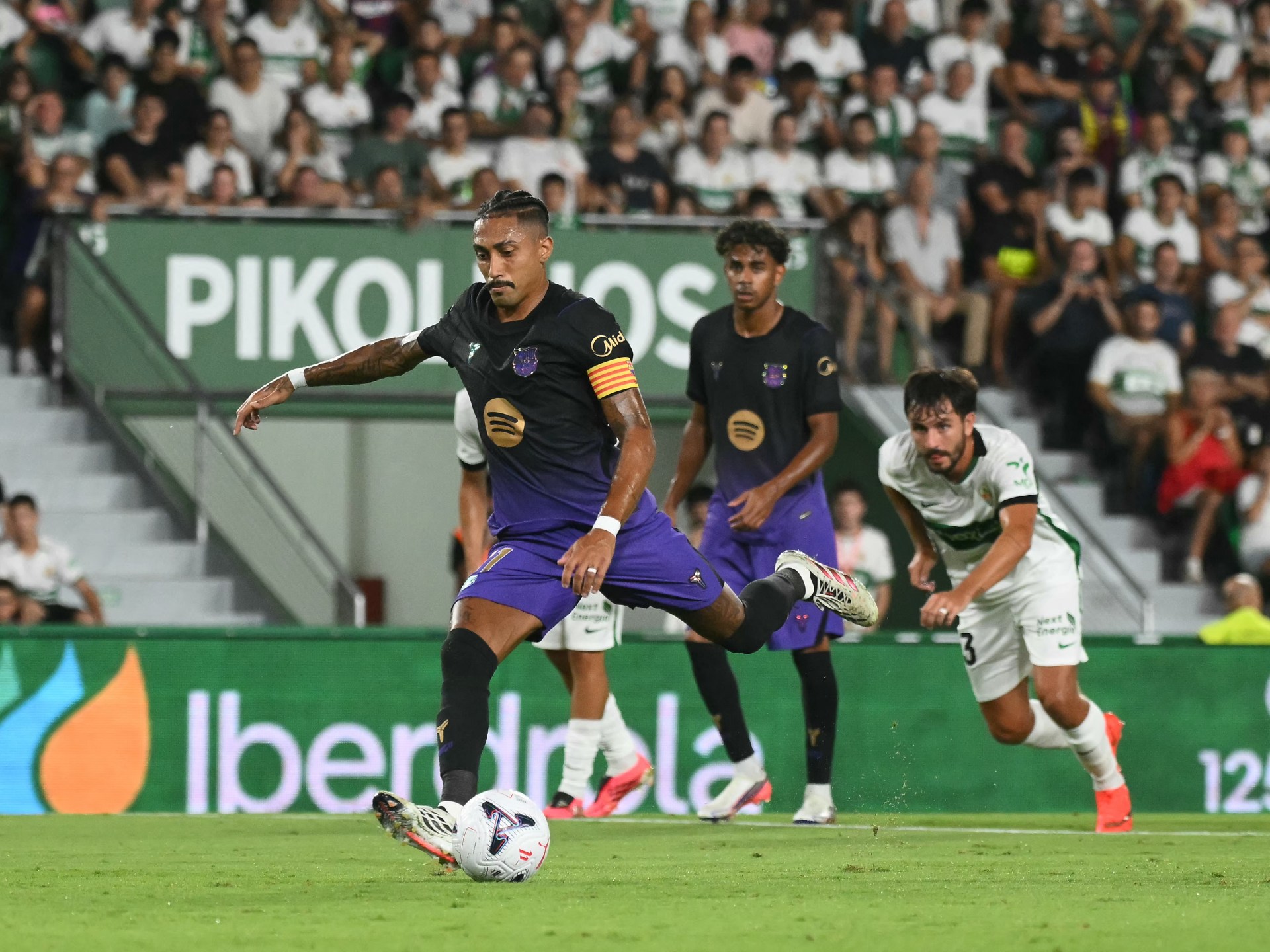 Barcelona Begins La Liga Defense With 5-0 Victory Over Elche