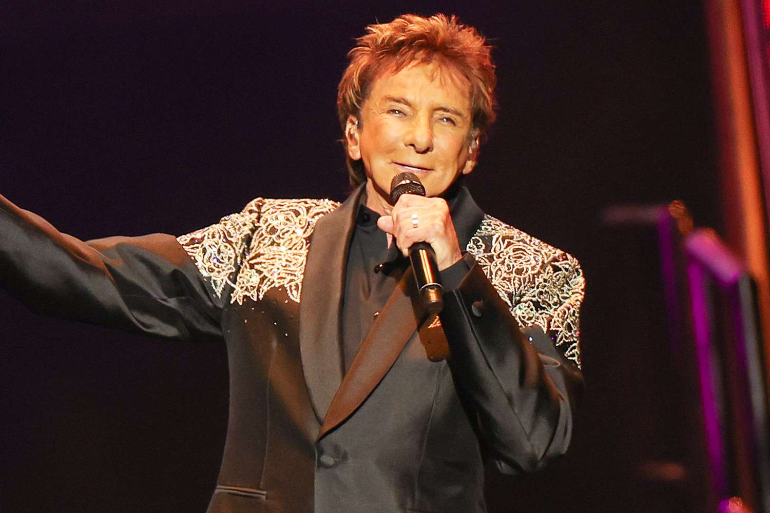 Barry Manilow’s Rupp Arena Postponement: The Intersections of Legacy Artist Health and Touring Risk