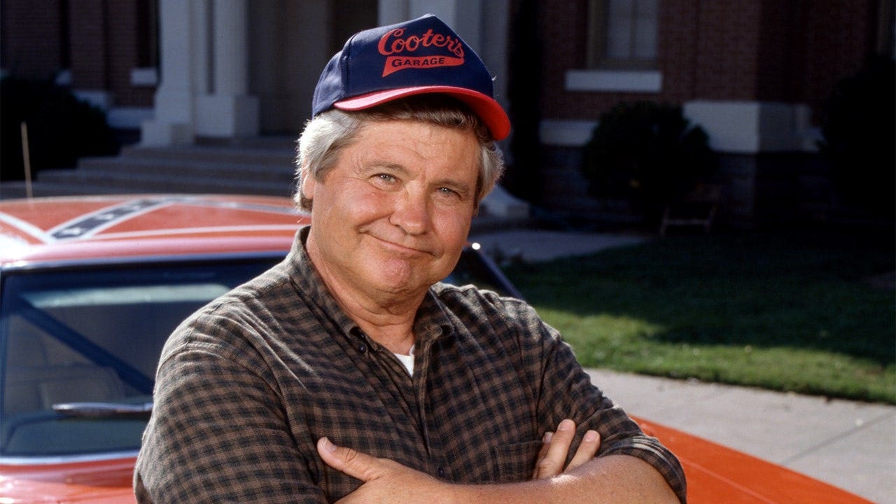 Ben Jones, 'Dukes of Hazzard' Actor and Former U.S. Congressman, Dies at 84