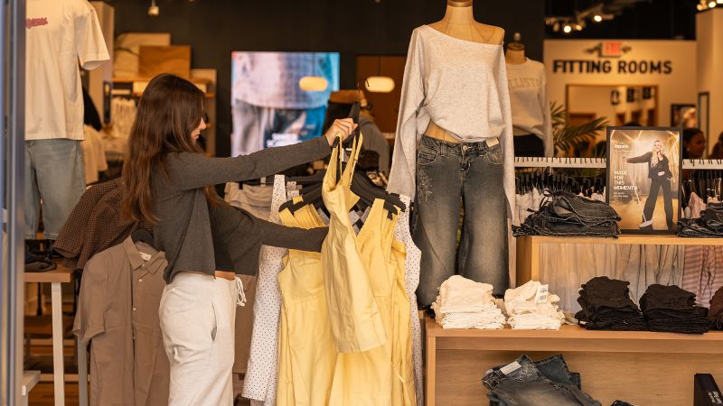 US Retail Sales Drop 0.6% in July as Core Consumer Demand Weakens