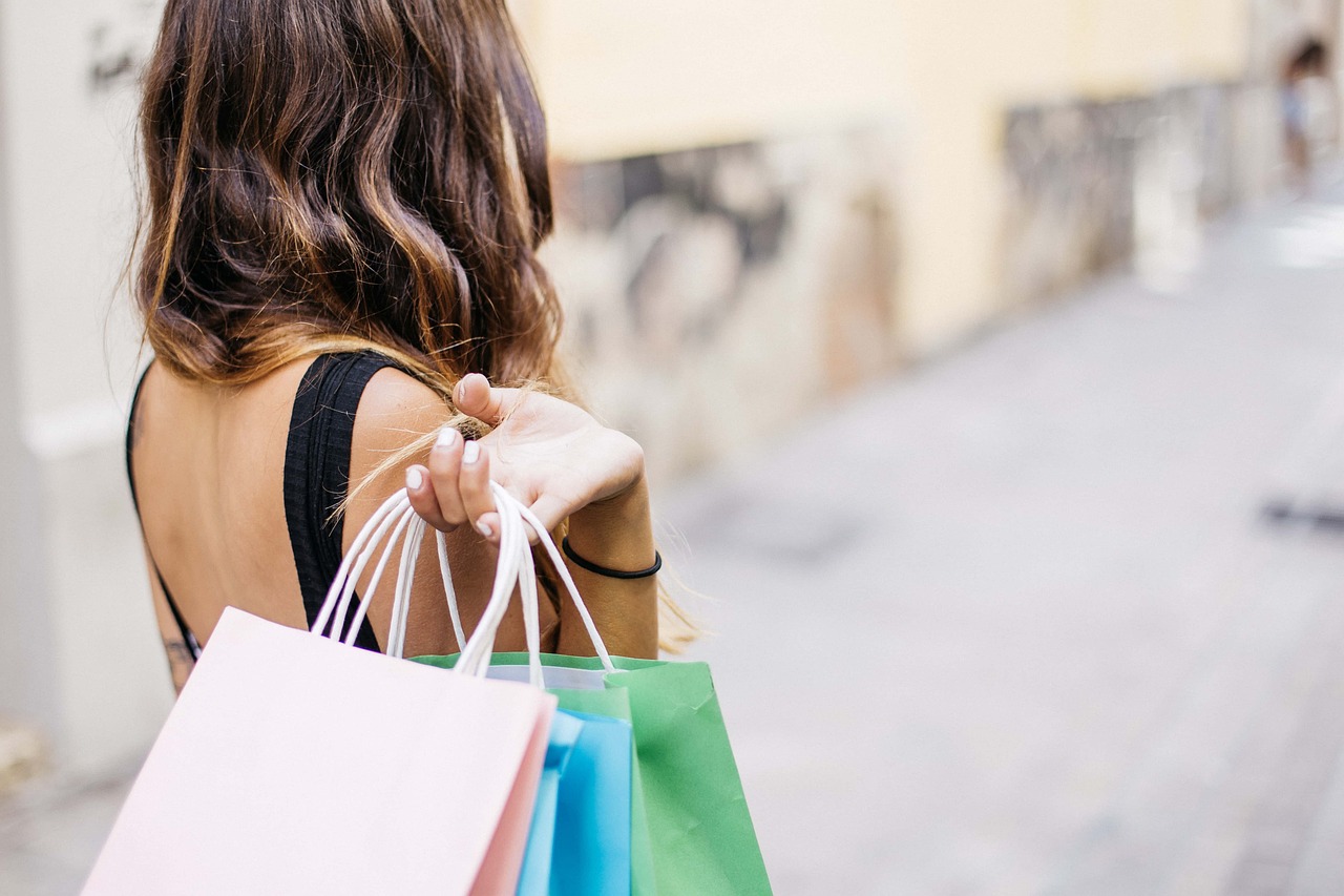 US Retail Sales Drop 0.6% in July as Core Consumer Demand Weakens