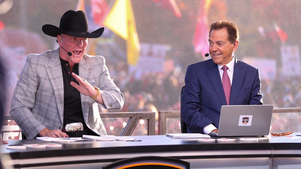 ESPN College GameDay Previews Texas and Ohio State Clash in Austin