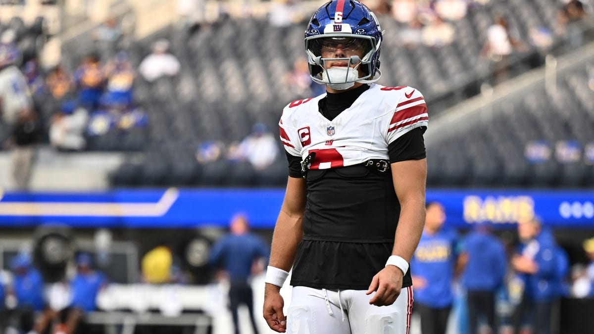 Giants QB Jaxson Dart Exits Week 2 Rams Game with Knee Injury, Winston Steps In
