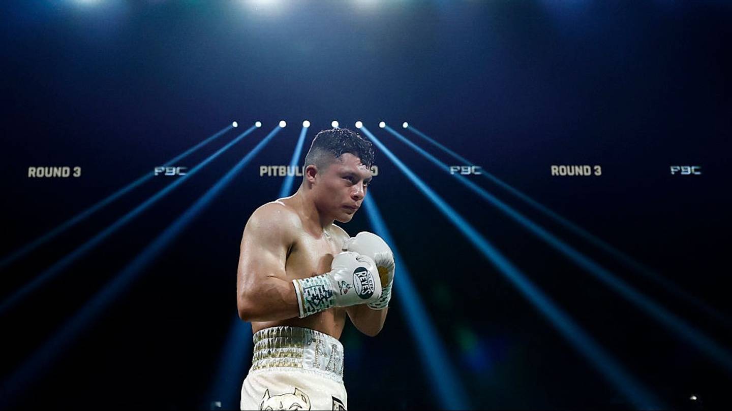 Isaac 'Pitbull' Cruz Defends WBC Super Lightweight Title Against Nestor Bravo