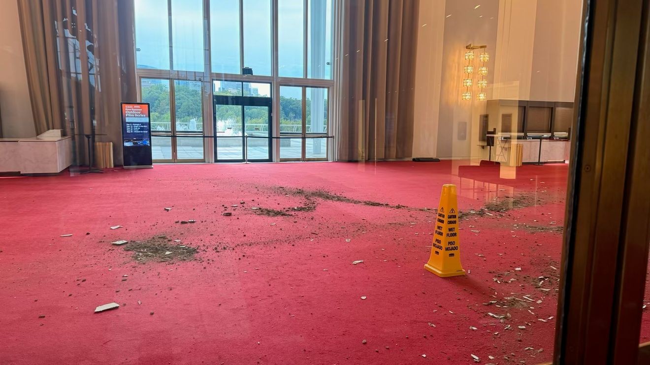 Kennedy Center Ceiling Collapse Intensifies Renovation Standoff Amid Legal Battle