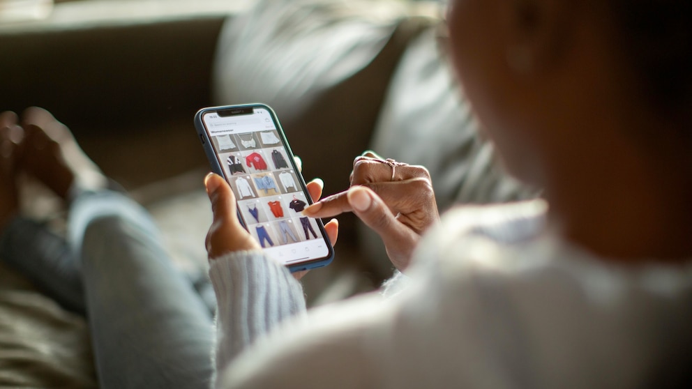 Retailers Launching Early Labor Day Sales: A Shift in Consumer Behavior and Promotional Strategy