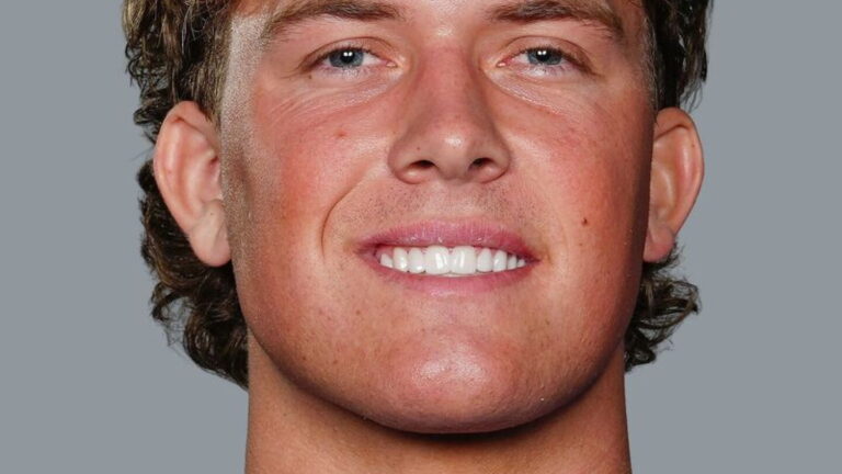 Giants QB Jaxson Dart Exits Week 2 Rams Game with Knee Injury, Winston Steps In