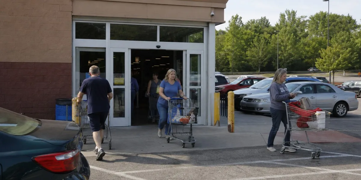 Dollar General CEO Notes Six-Figure Earners Turn to Deep Discounts