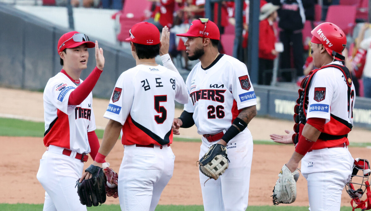 Kia Tigers Seize Early KBO Playoff Lead Over LG Twins