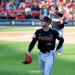 Kia Tigers Seize Early KBO Playoff Lead Over LG Twins