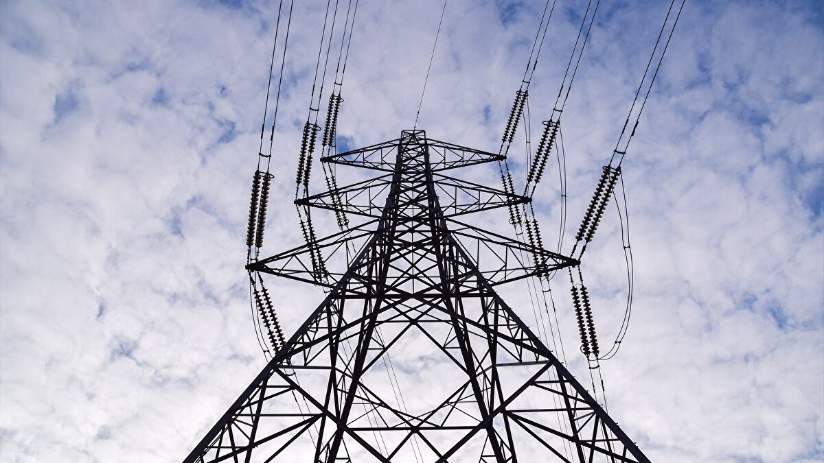 Spain's Wholesale Electricity Pool Clears €200/MWh as Wind Deficits Trigger Gas Peaking