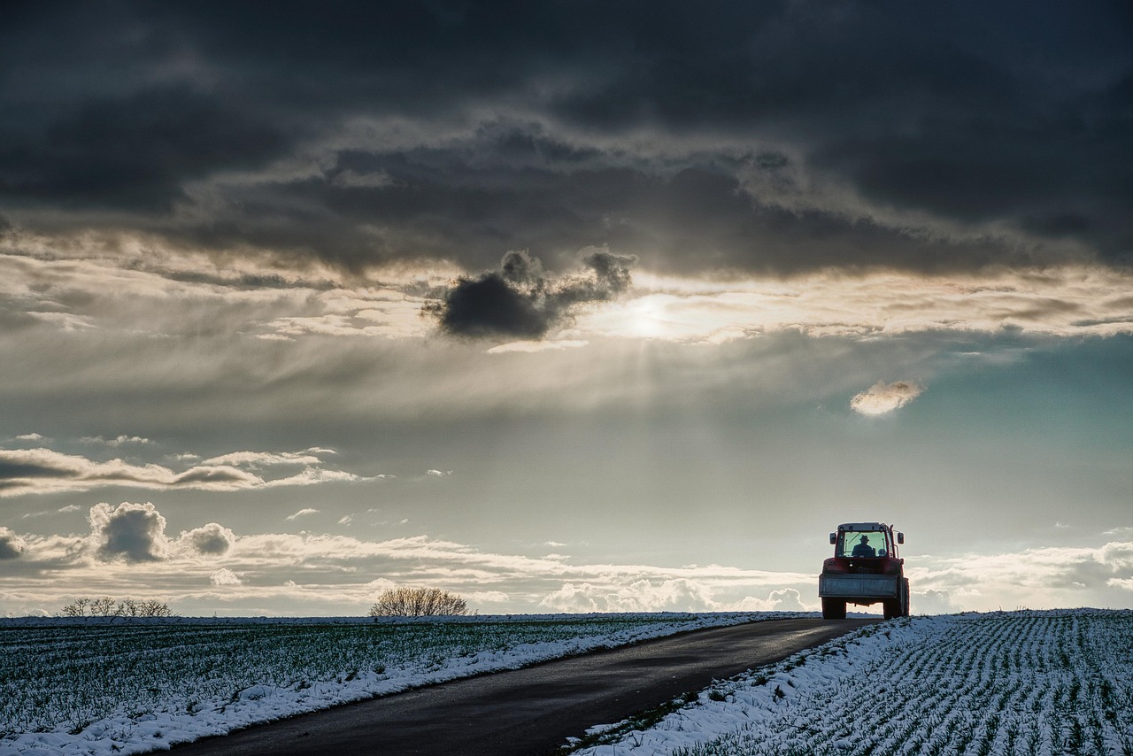 Farmers' Almanac 2026 Winter Outlook: NOAA Data and Super El Niño Dynamics