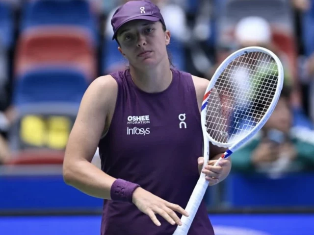 Wuhan Open: Swiatek Overcomes Early Deficit Against Frech to Secure 40th Win of Season