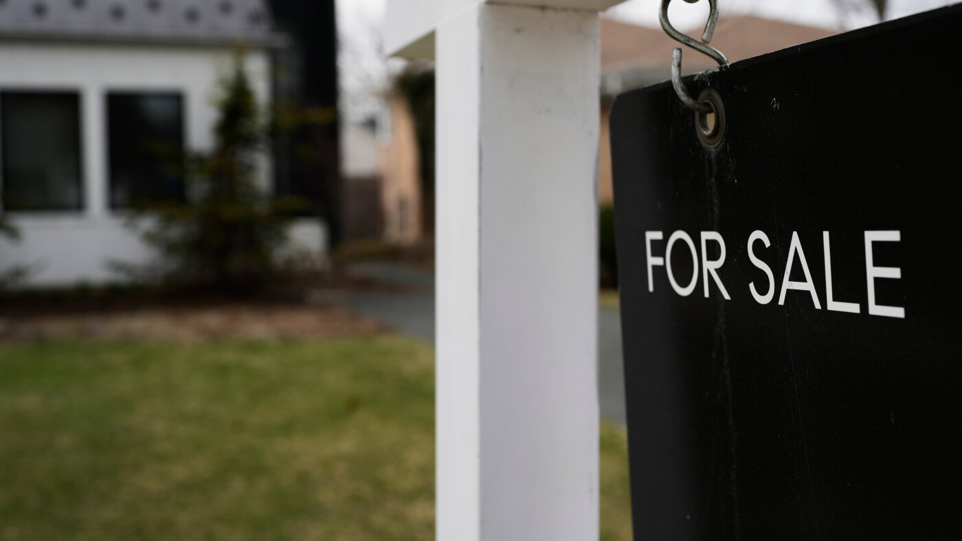 Mortgage Rates Surge to Multi-Year Highs, Halting Home Purchases and Refinancing